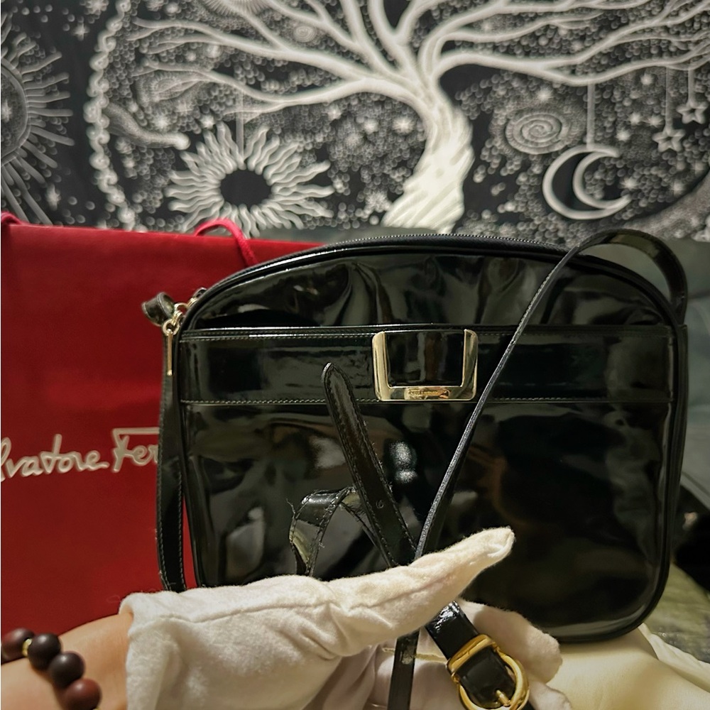 Authentic vintage Salvatore Ferragamo Glossy Black Crossbody Bag make offer - Picture 11 of 16